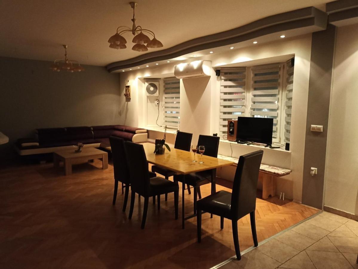 Royal Apartmani Bosanski Samac Esterno foto