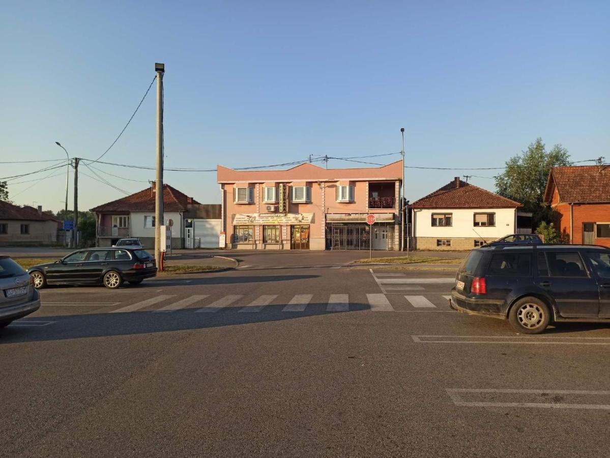 Royal Apartmani Bosanski Samac Esterno foto