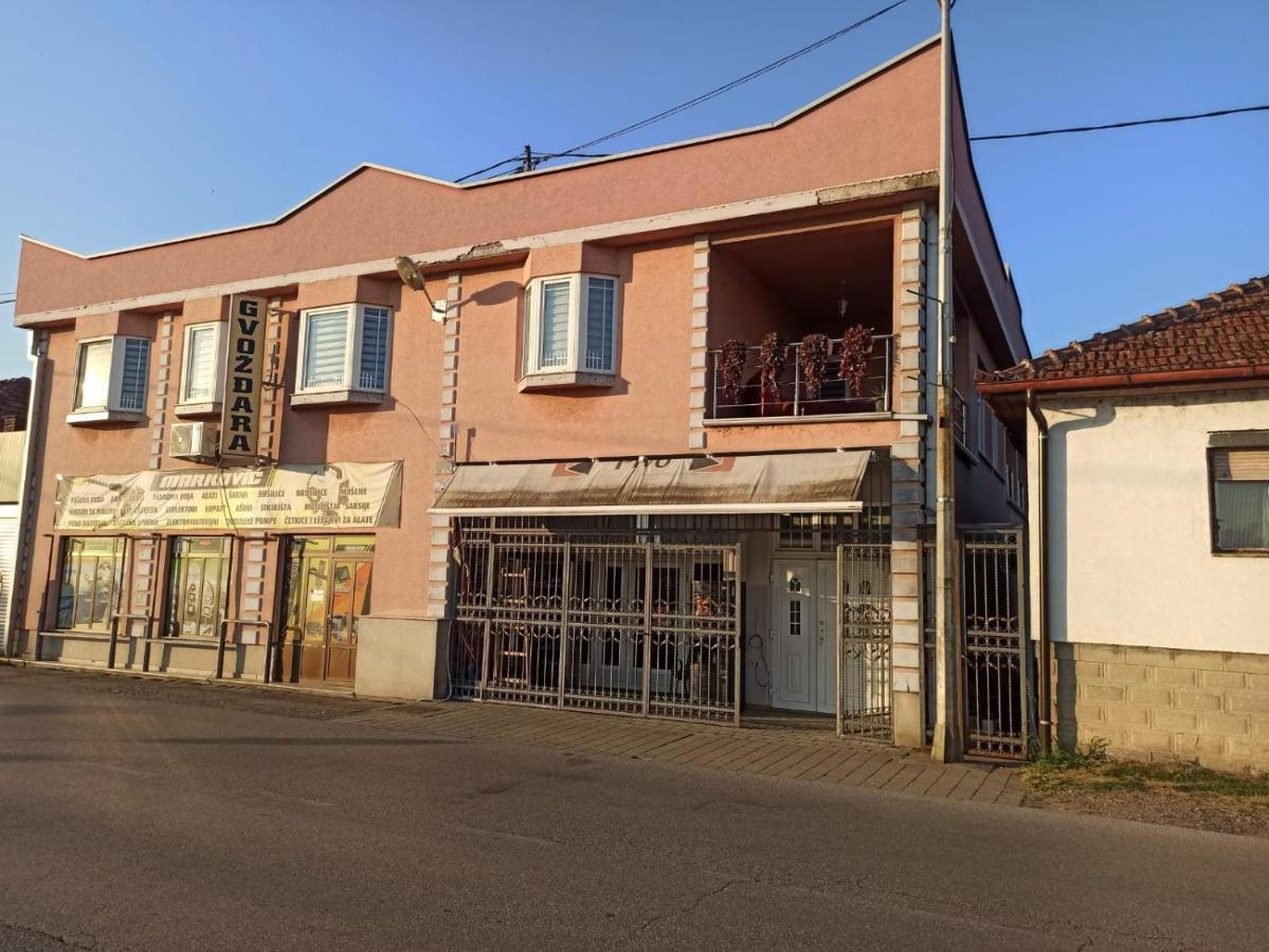 Royal Apartmani Bosanski Samac Esterno foto