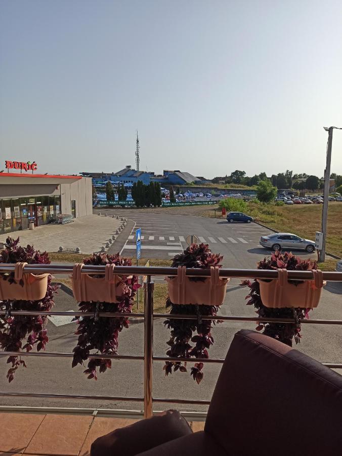 Royal Apartmani Bosanski Samac Esterno foto