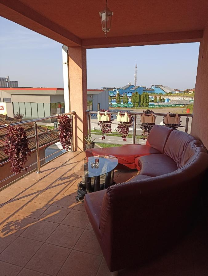 Royal Apartmani Bosanski Samac Esterno foto